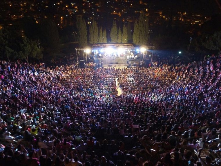 Naji Osta pulls off an EPIC concert in Zahle with more than 7000 spectators